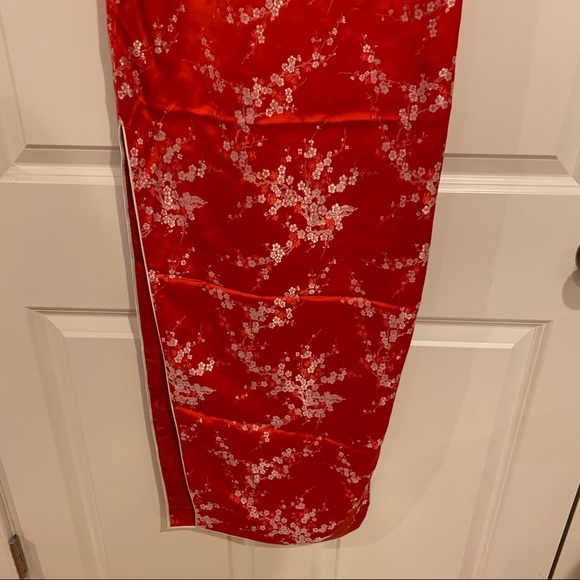 Red Traditional Chinese Wedding Cheongsam/Qipao - Picture 4 of 4